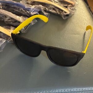 7 assorted Sunglasses